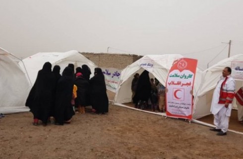 اعزام کاروان سلامت فجر انقلاب جمعیت هلال احمر ایرانشهر به مناطق محروم