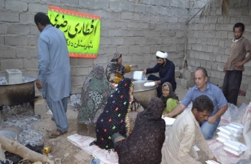 توزیع بیش از هزار بسته غذای گرم افطار در شهرستان دلگان  