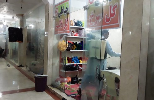 ضدعفونی مغازه های سطح شهرستان دلگان توسط بسیجیان
