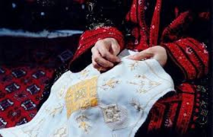 اجازه توهین یاوه گویان به هنر سوزن دوزی را نمی دهیم/ لباس بلوچی بهترین پوشش و حجاب برای زنان این منطقه است