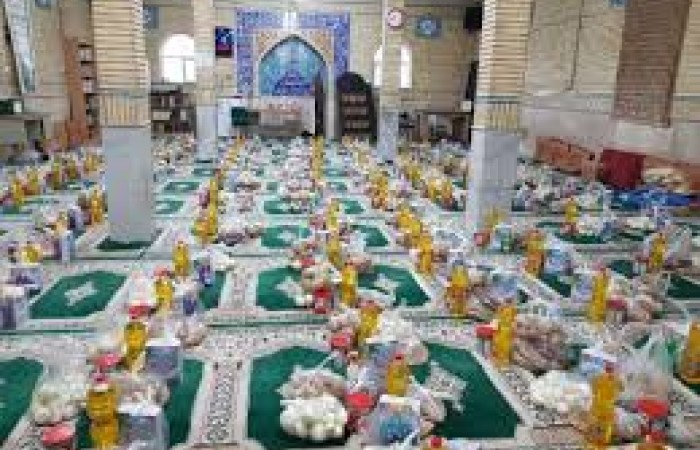 همه آحاد جامعه موظفند به مستمندان کمک کنند/ بسیجیان و پاسداران بدون هیچ چشم داشتی به نیازمندان کمک می کنند
