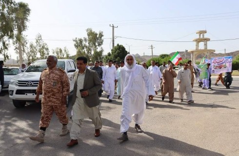 برگزاری همایش پیاده‌روی در شهرستان سیب سوران