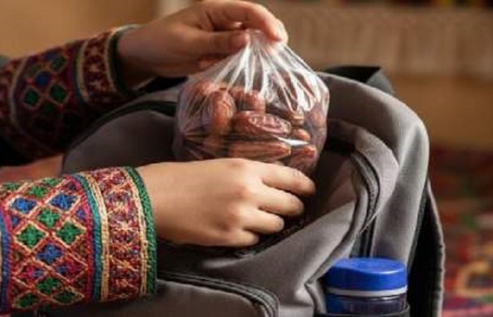 خرما خوراکی طلایی دانش‌آموزان سراوانی